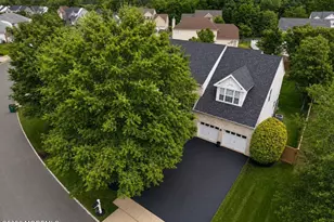 27 Goshawk Ct, Morganville, NJ 07751 - Photo 6