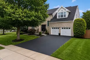 27 Goshawk Ct, Morganville, NJ 07751 - Photo 4