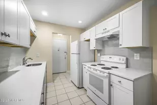 156 Cross Slope Ct, Manalapan Township, NJ 07726 - Photo 4