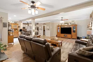 19 Goldfinch Rd, Jackson, NJ 08527 - Photo 4
