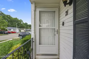 21 Parkview Way, Englishtown, NJ 07726 - Photo 2