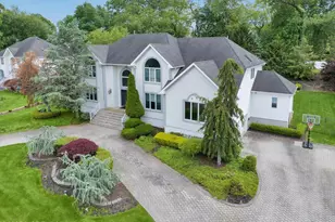 11 Hemingway Ct, Morganville, NJ 07751 - Photo 4