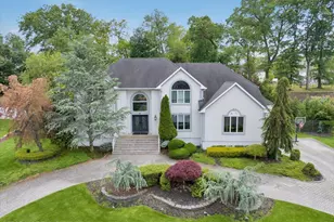 11 Hemingway Ct, Morganville, NJ 07751 - Photo 2