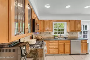 28 Jennifer Dr, Red Bank, NJ 07701 - Photo 10