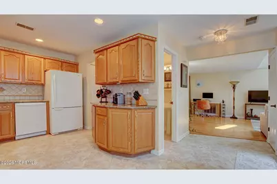 16 Whitman Court, Freehold, NJ 07728 - Photo 10