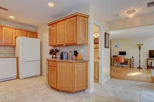 16 Whitman Ct, Freehold, NJ 07728 - Photo 10