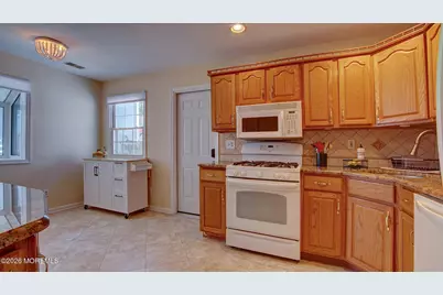16 Whitman Court, Freehold, NJ 07728 - Photo 12