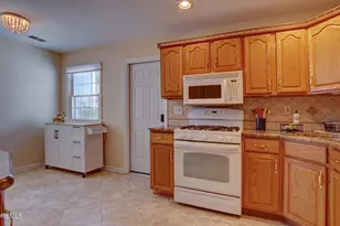 16 Whitman Ct, Freehold, NJ 07728 - Photo 12