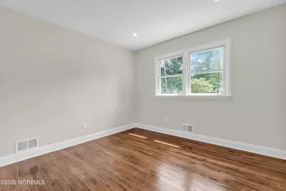 11 W Park Avenue, Belford, NJ 07718 - Photo 20