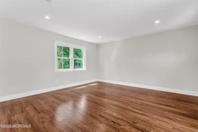 11 W Park Avenue, Belford, NJ 07718 - Photo 12