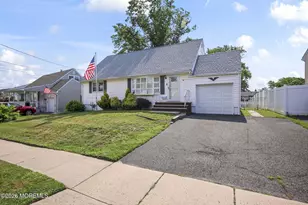 16 Mercury Cir, South Amboy, NJ 08879 - Photo 2