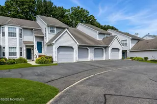 14 Evergreen Ct, Freehold, NJ 07728 - Photo 2