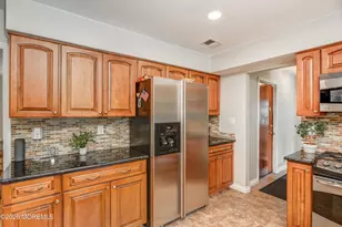 9 Strathmore Ct, Freehold, NJ 07728 - Photo 10