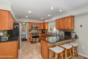 9 Strathmore Ct, Freehold, NJ 07728 - Photo 8