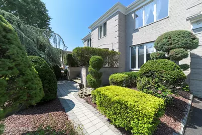 10 Mitchell Court, Marlboro Township, NJ 07746 - Photo 2