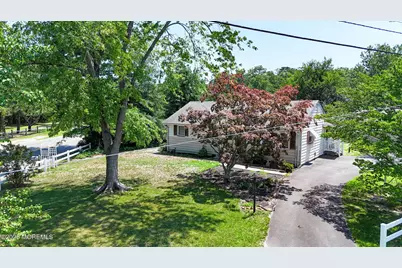 17 Railroad Avenue, Beachwood, NJ 08722 - Photo 2