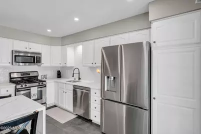 5 Painted Wagon Road #108, Holmdel, NJ 07733 - Photo 8