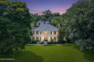 242 Williamsburg Dr, Shrewsbury, NJ 07702 - Photo 2