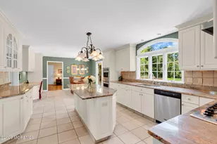 242 Williamsburg Dr, Shrewsbury, NJ 07702 - Photo 26