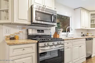 203 Florence Pl, Middletown, NJ 07748 - Photo 32
