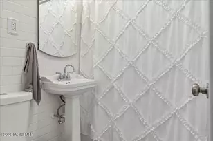 203 Florence Pl, Middletown, NJ 07748 - Photo 34