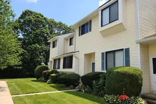 215 Clubhouse Dr, Middletown, NJ 07748 - Photo 2
