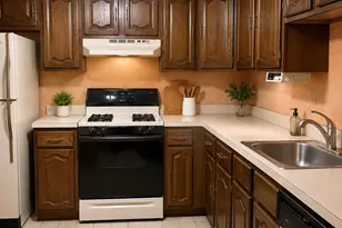 226 Perth Hill Ct, Aberdeen Township, NJ 07747 - Photo 2