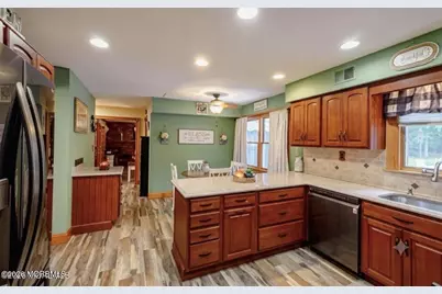 21 Howe Lane, Freehold, NJ 07728 - Photo 8