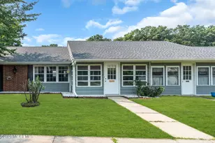 426 Chatham Ct, Lakewood, NJ 08701 - Photo 2