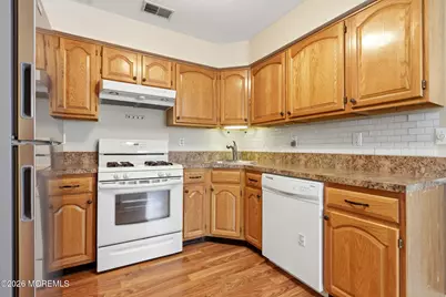 7 Browning Court, Freehold, NJ 07728 - Photo 6