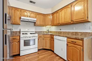 7 Browning Ct, Freehold, NJ 07728 - Photo 6