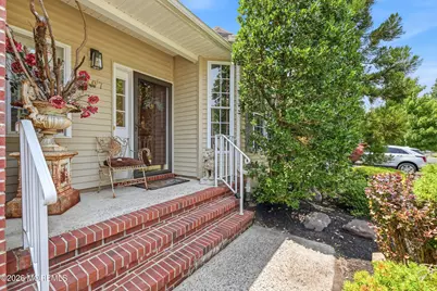 207 Bradwick Way, Marlboro Township, NJ 07746 - Photo 4