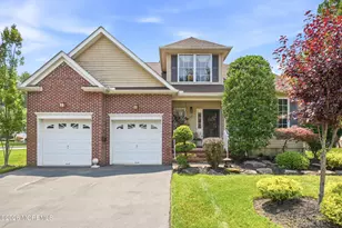 207 Bradwick Way, Marlboro Township, NJ 07746 - Photo 2