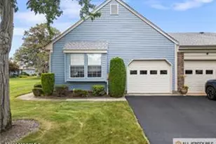 25 Martin Van Buren Dr, Monroe Township, NJ 08831 - Photo 1