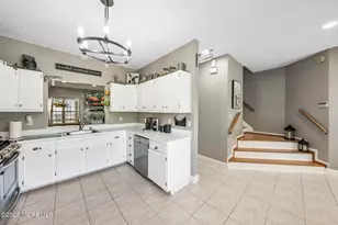 504 Gaitway Ct, Freehold, NJ 07728 - Photo 10