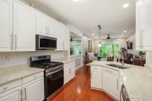 137 Greenlawns Dr, Lakewood, NJ 08701 - Photo 10