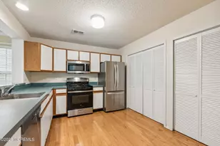 25 Phoenix Ct, Tinton Falls, NJ 07712 - Photo 6