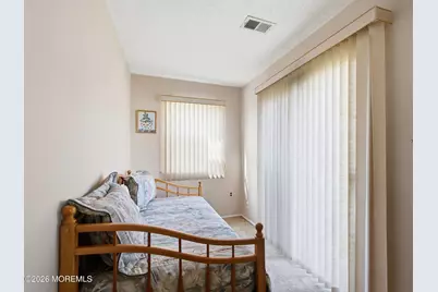 39 Datchet Close, Freehold, NJ 07728 - Photo 6