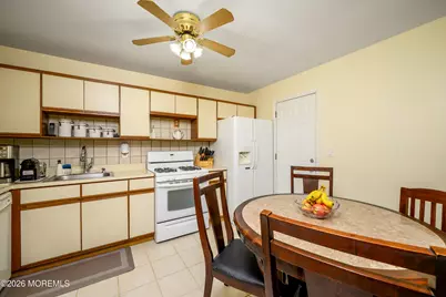 136 Woodmere Drive #406, Sayreville, NJ 08859 - Photo 2