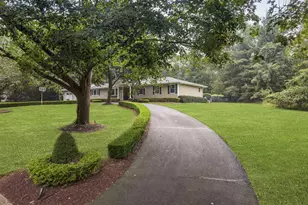 7 Darien Ct, Colts Neck Township, NJ 07722 - Photo 4