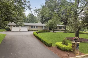 7 Darien Ct, Colts Neck Township, NJ 07722 - Photo 2