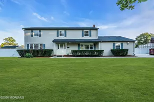 135 Coachman Dr N, Freehold, NJ 07728 - Photo 2