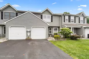 20 Harbor Cir, Freehold, NJ 07728 - Photo 2