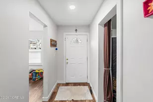 20 Harbor Cir, Freehold, NJ 07728 - Photo 6