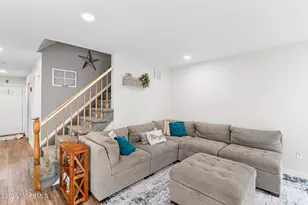 20 Harbor Cir, Freehold, NJ 07728 - Photo 8
