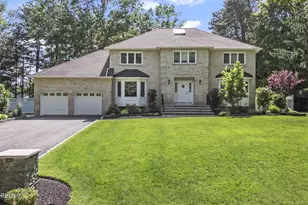 58 Jeanine Ct, Manalapan Township, NJ 07726 - Photo 2