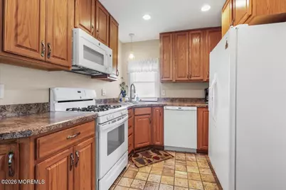 945 N Concourse, Aberdeen Township, NJ 07735 - Photo 10