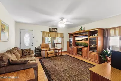 945 N Concourse, Aberdeen Township, NJ 07735 - Photo 4