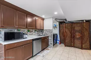 323 Union Hill Rd, Manalapan Township, NJ 07726 - Photo 34