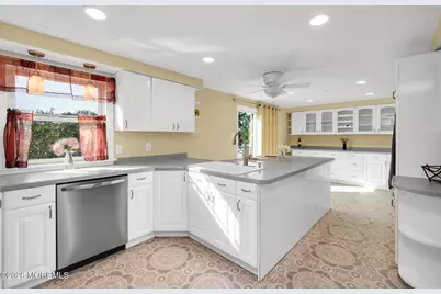 38 Illinois Avenue, Middletown, NJ 07748 - Photo 4
